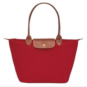 Price FIRM! LONGCHAMP
Le Pliage long handle shoulder bag in rouge
L2605089545